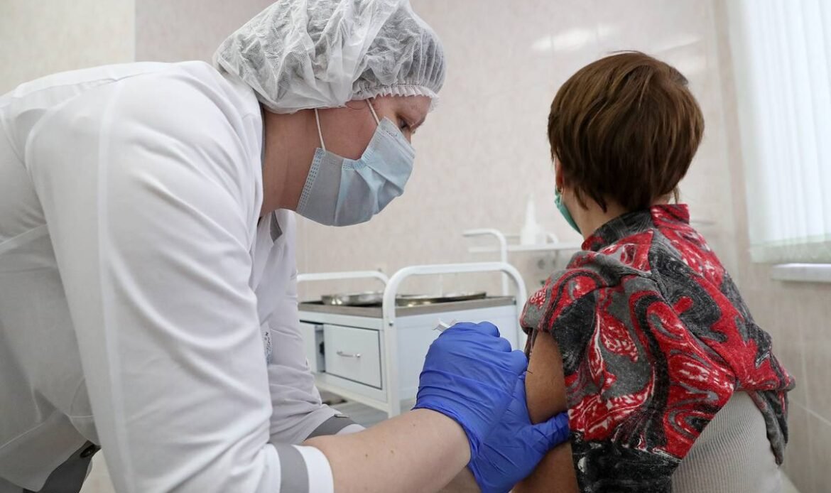 Russian Health Ministry greenlights joint COVID-19 and flu vaccination