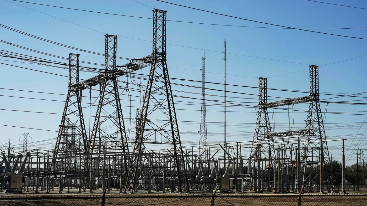 UK Steel Warns of Imminent Crisis Due to ‘Extraordinary’ Electricity Prices .