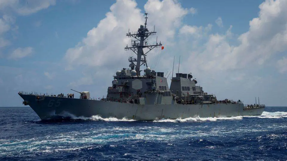 China drives US destroyer away from South China Sea