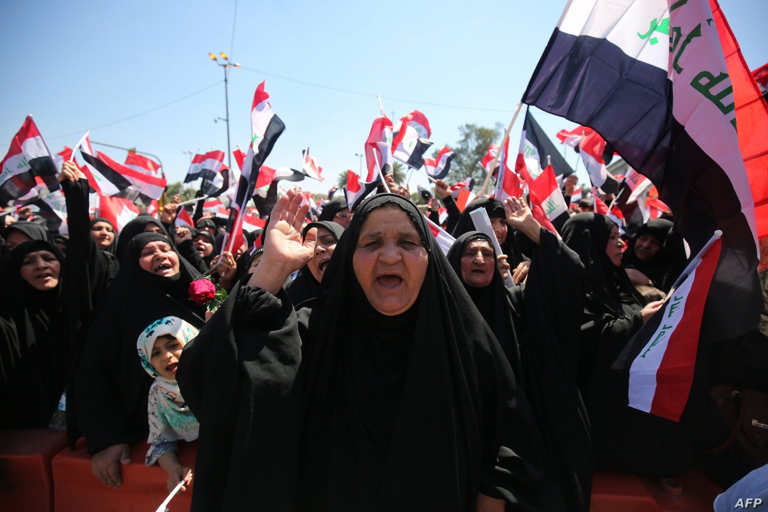 Iraqis occupy parliament to demand an end to corruption
