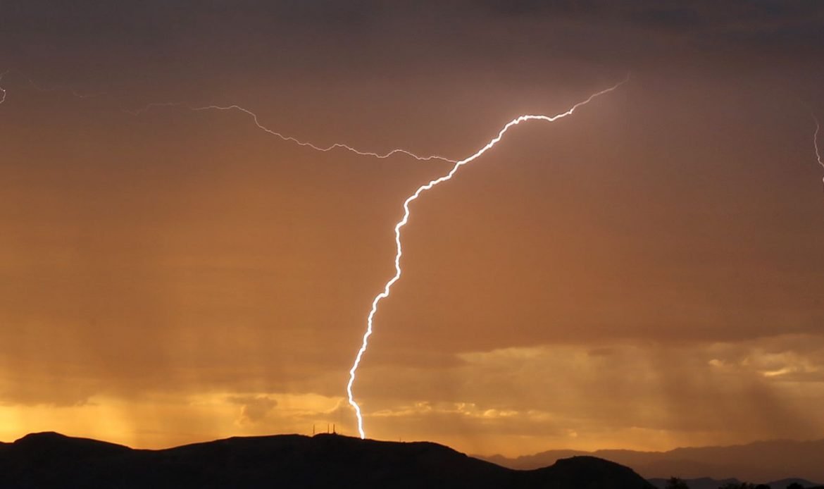 Lightning strike kills 6, injures 17 in N. Yemen