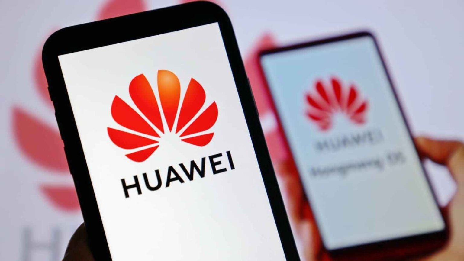 US bans sale of Huawei, ZTE tech amid security fears.