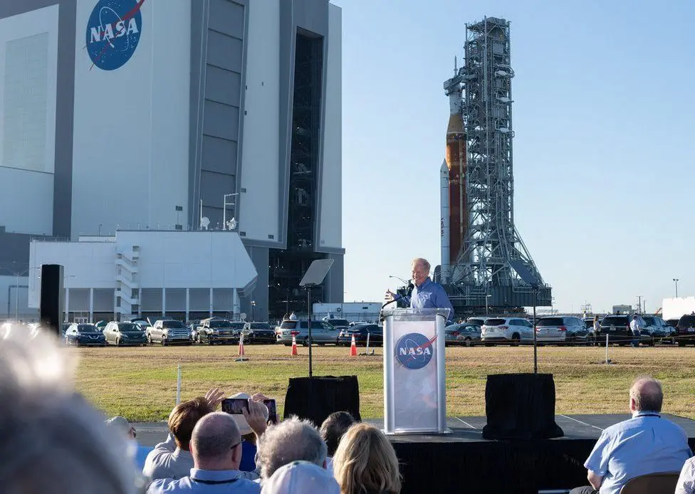 In the Arizona desert, NASA prepares for walking on the moon