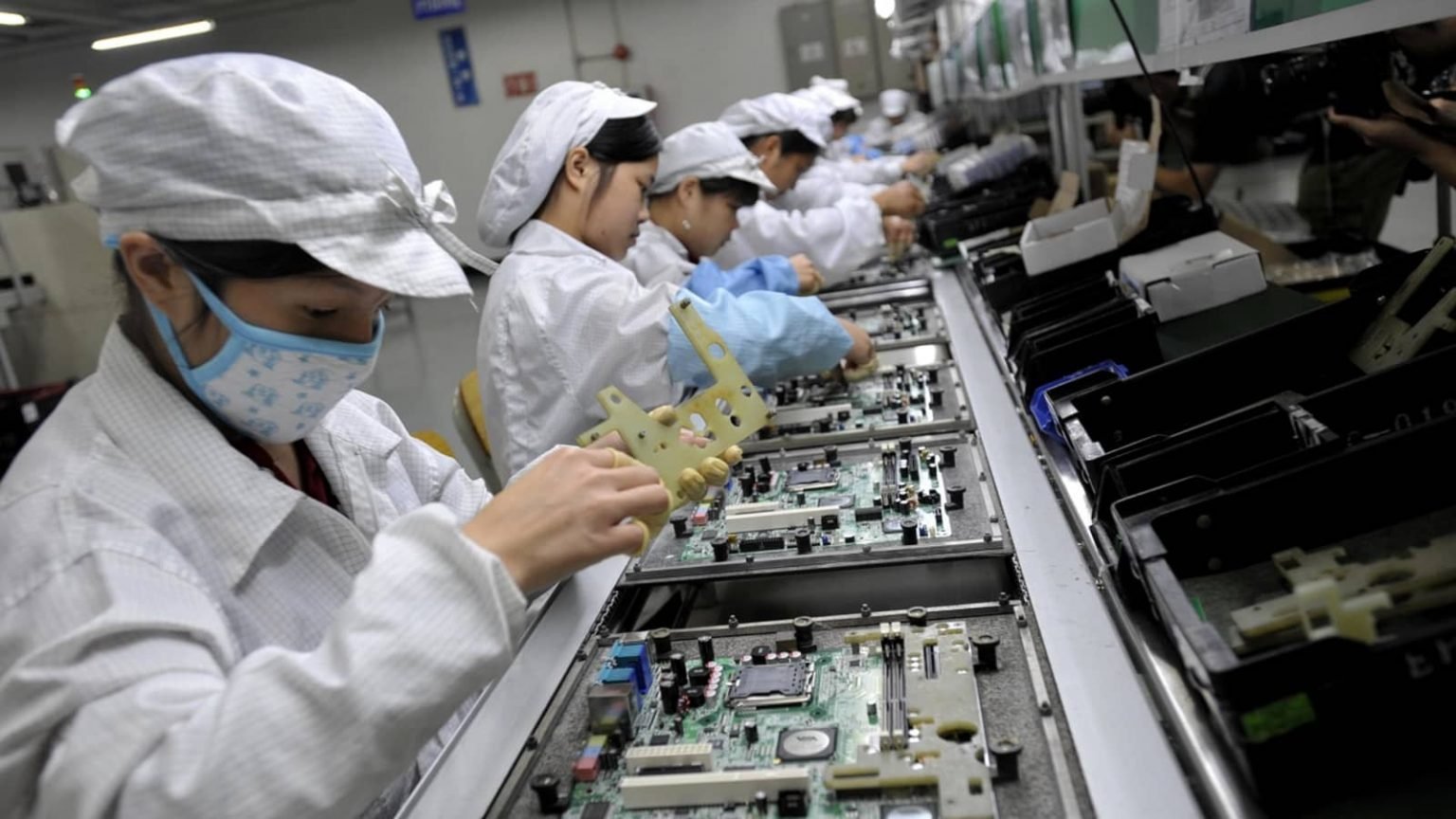 iPhone factory workers in China offered bonuses to return to work