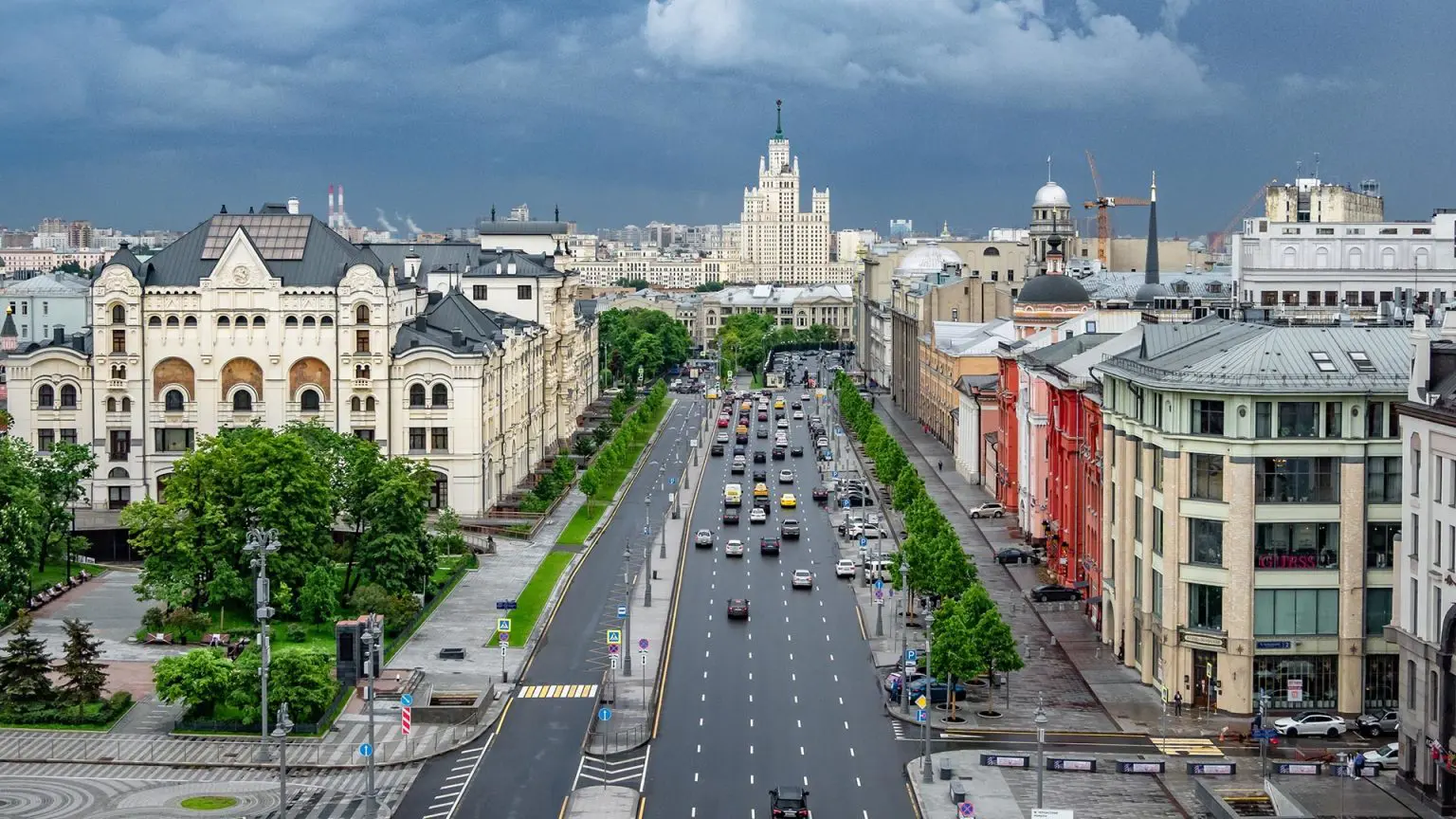 Russia shifts away from dollar and euro.