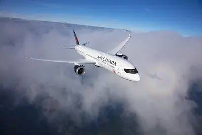 Air Canada offers Customers Holiday Travel Tips.