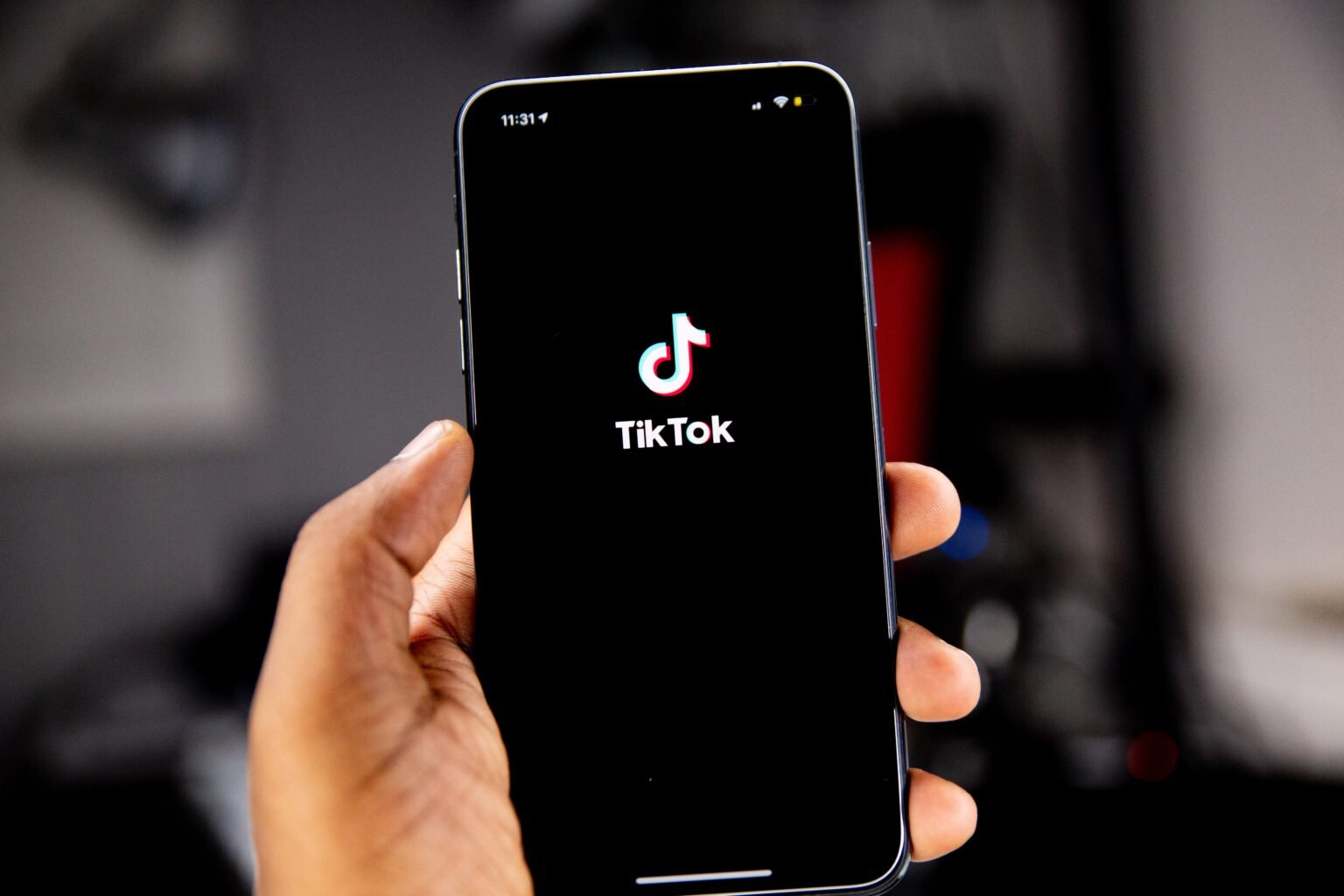White House gives federal agencies 30 days to remove TikTok from all government devices