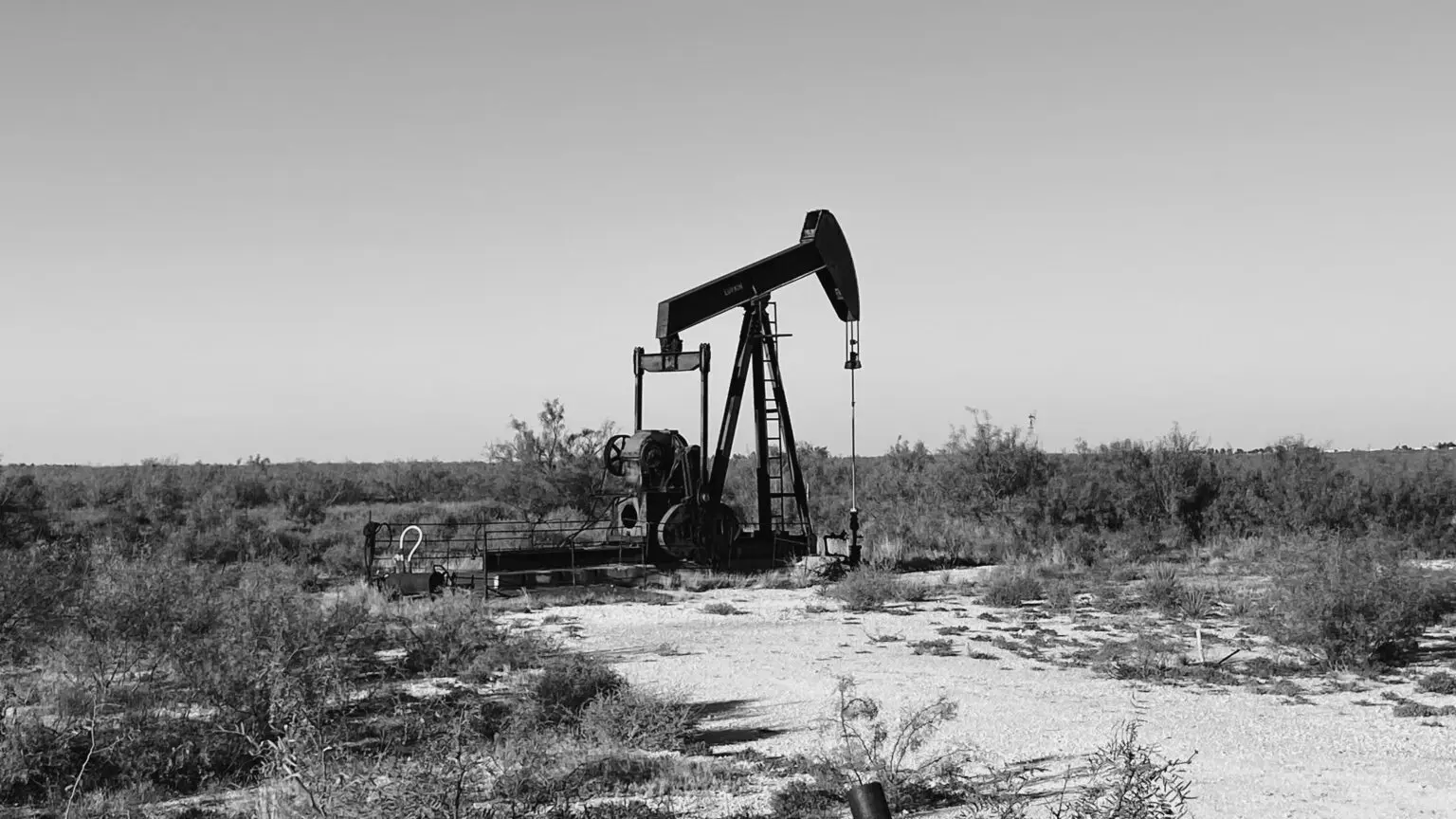 Higher oil prices, but economic concerns limit the gains