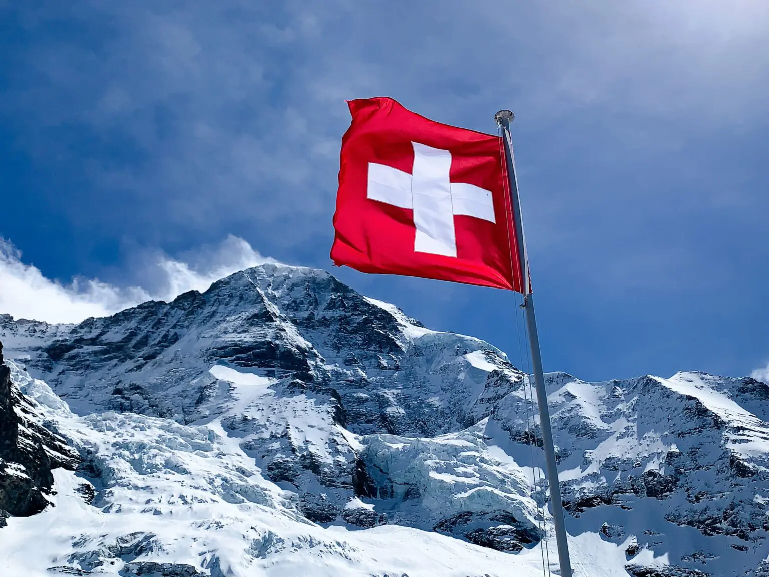 Switzerland risks becoming ‘financial banana republic’ – industry expert