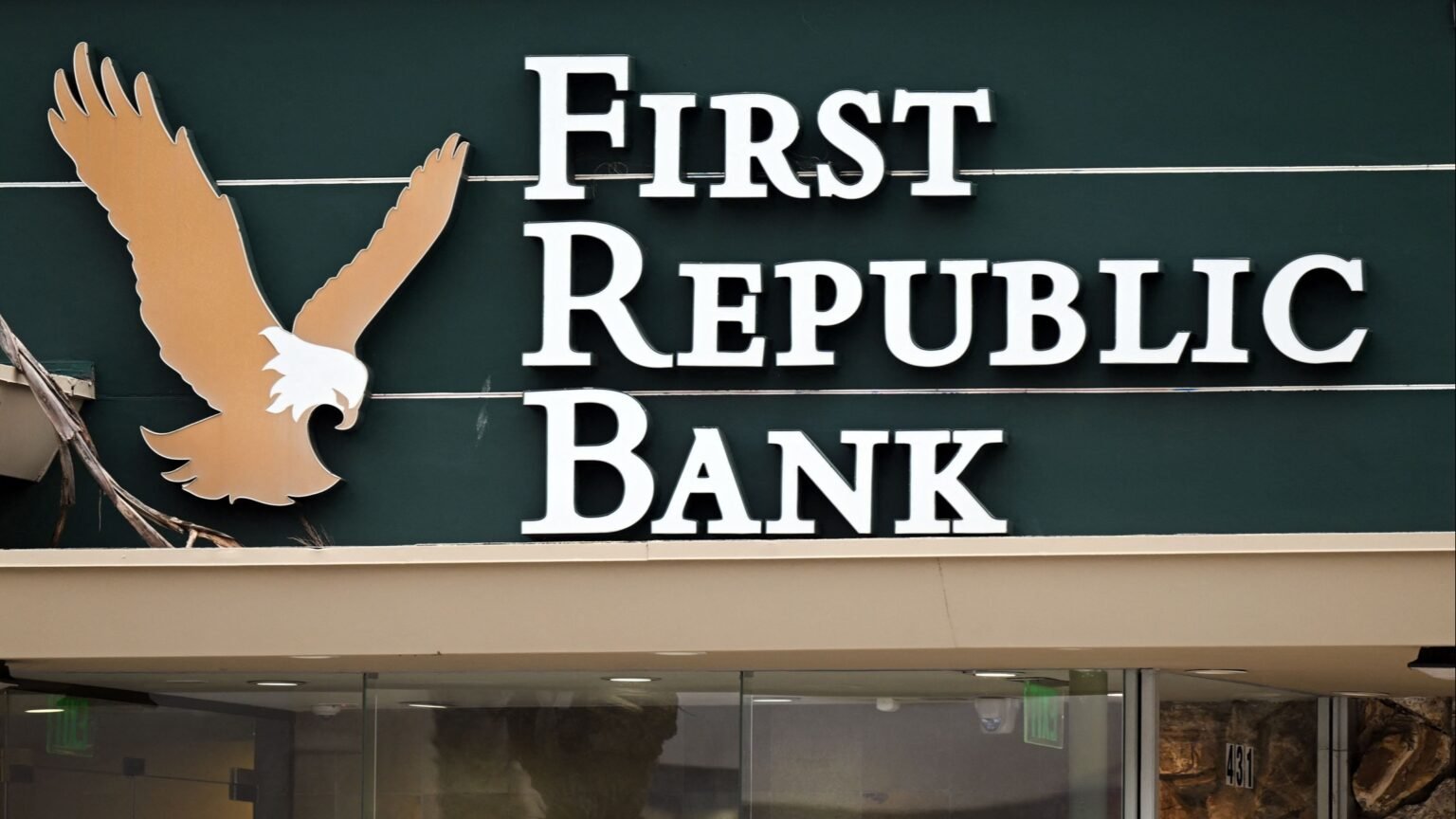 Big banks including JPMorgan Chase, Bank of America asked for final bids on First Republic