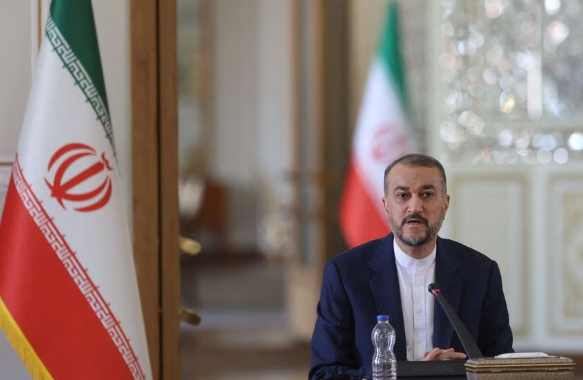 Iran FM: Tehran supports electing Lebanese president w/o interference