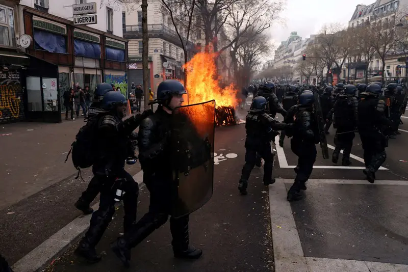 French police violently cracked down on protestors to disperse them