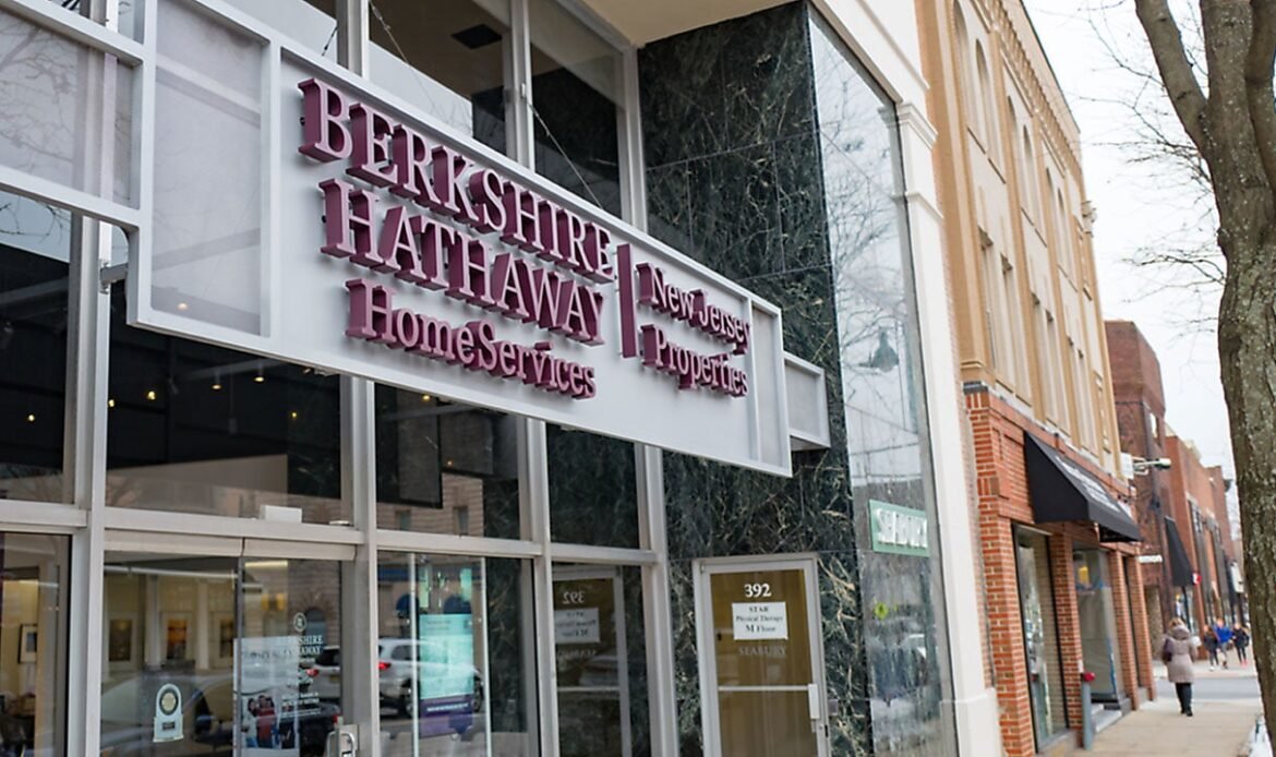 Berkshire Hathaway’s operating earnings increase 12% in the first quarter, cash hoard tops $130 billion