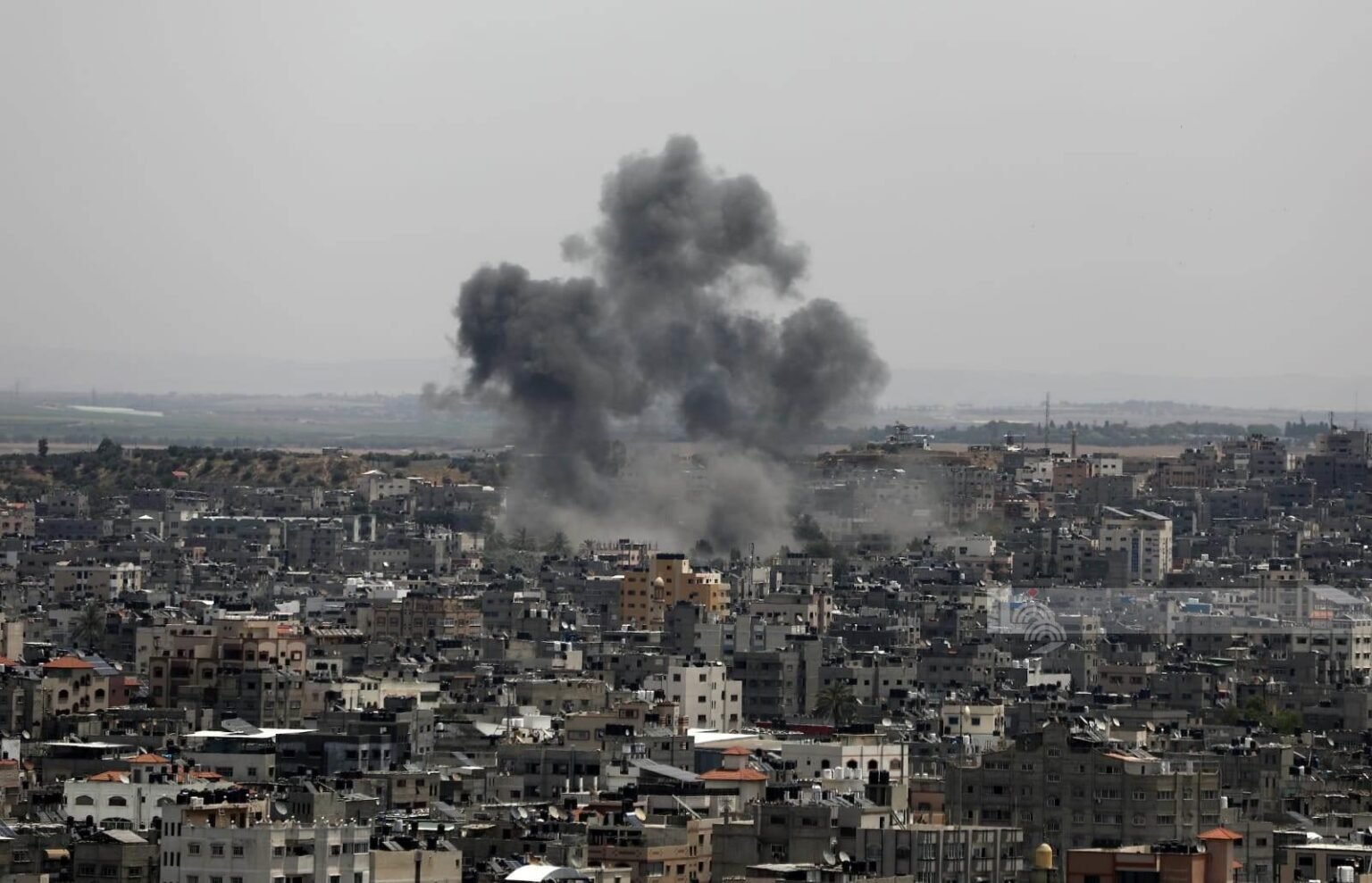 Israeli warplanes renew aerial attacks against several locations in Gaza