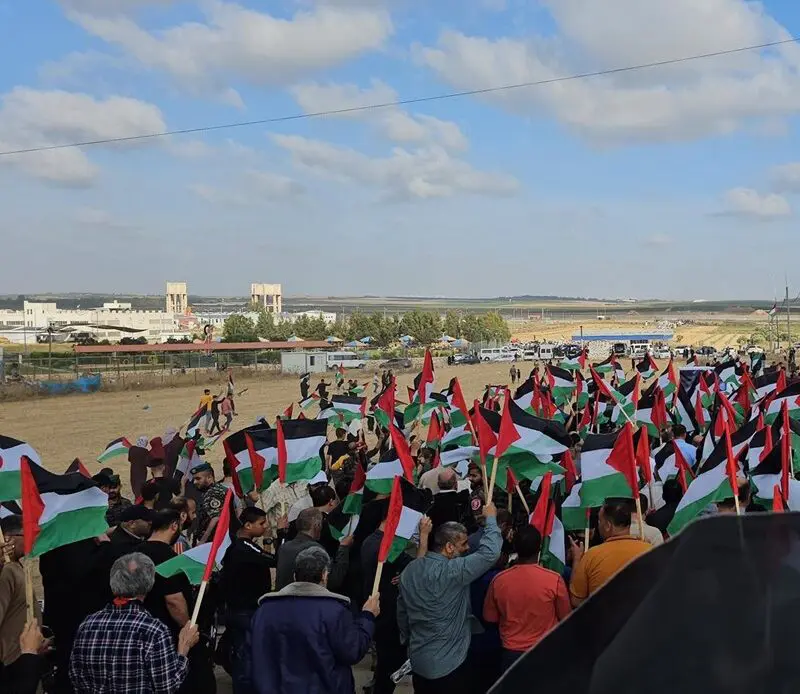 Gazans flock to border in defiance of ‘Flag March’, IOF injure several