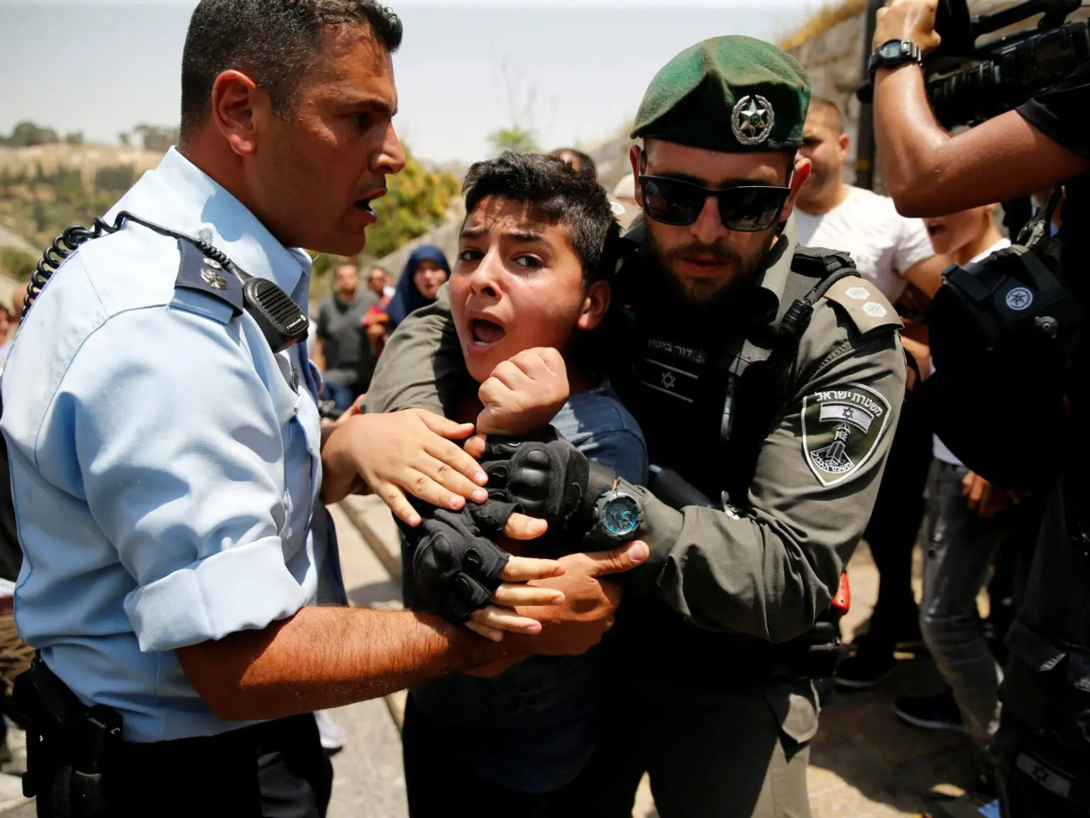 Including six children, Israeli forces detain 28 Palestinians from the West Bank