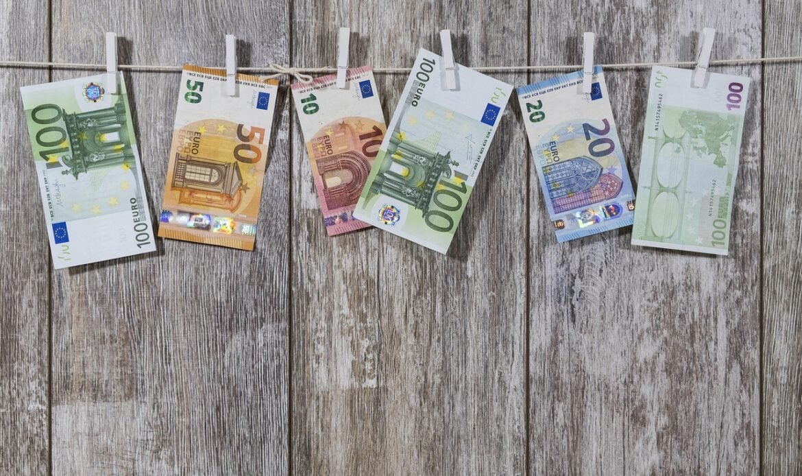 Following in the footsteps of the US Federal Reserve.. the European Central Bank issues a decision on interest