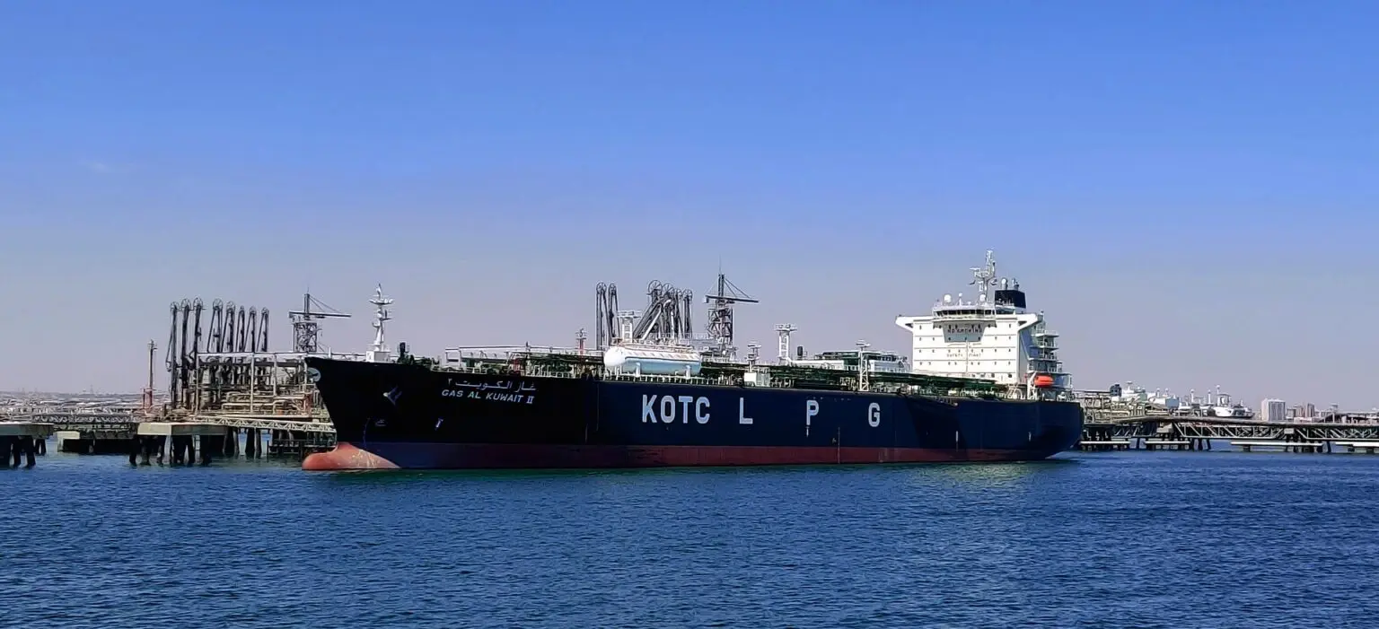 Oil compensates for some of its losses after a sharp decline