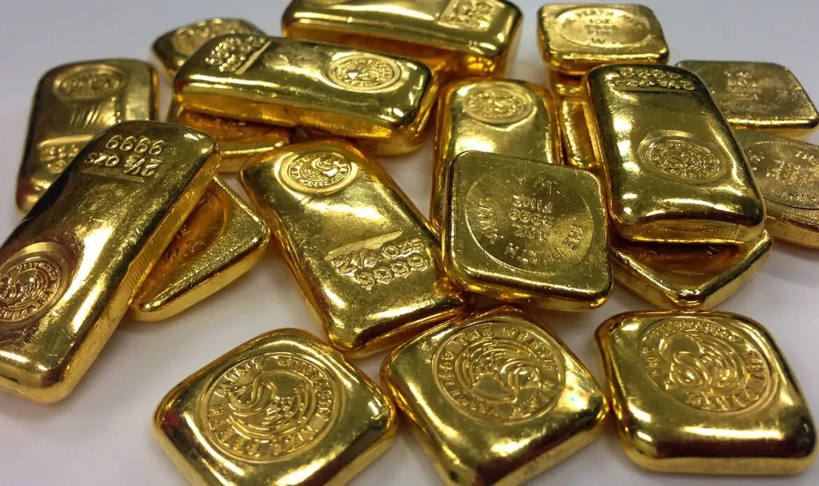 An Egyptian assistant minister reveals the details of exempting citizens’ gold from customs
