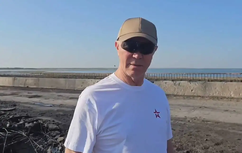 Workers start repairs on Chongar Bridge after it was damaged by Ukrainian strike