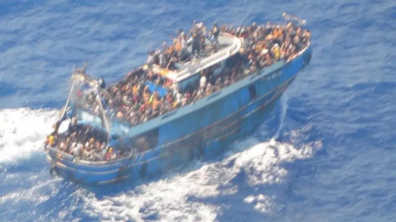 Greek coastguard account of June 14 incident contains inconsistencies