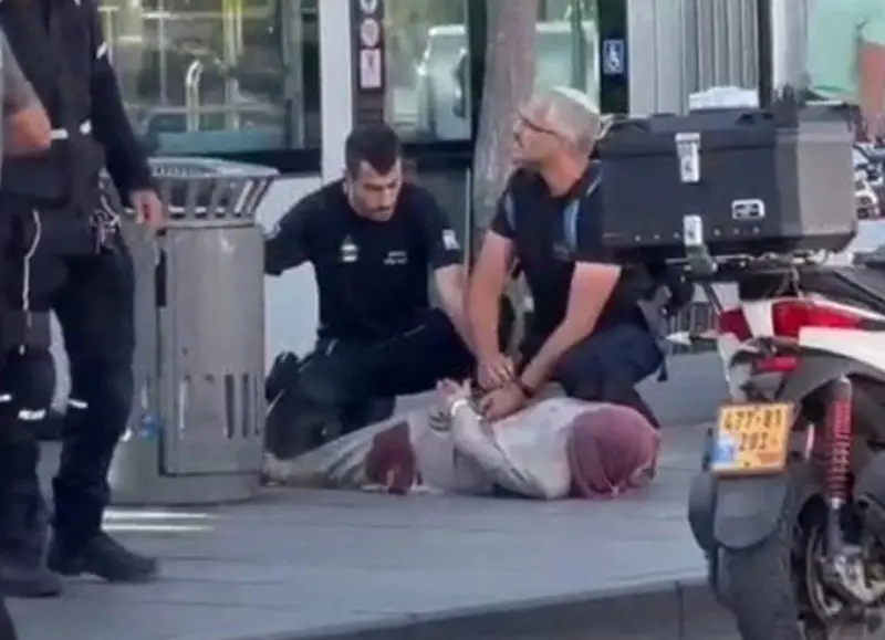 Israeli occupation forces shoot, detain woman in occupied Al-Quds
