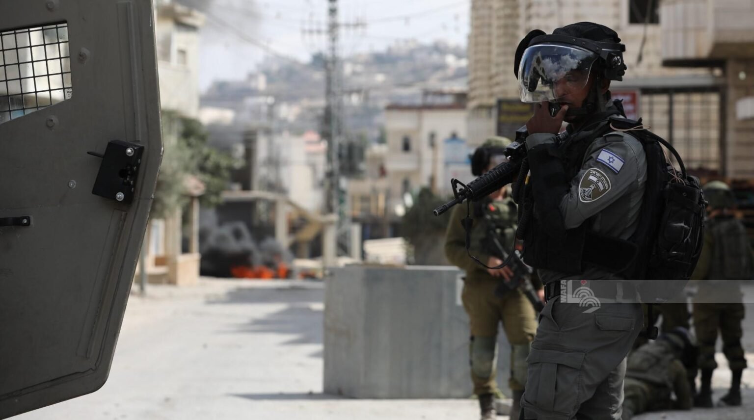 Israeli forces assault Palestinian workers, injure one near Qalqilya