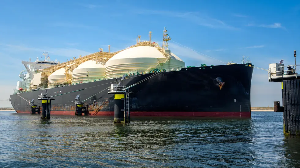 Oil exchange agreement between Iran and China… Economic benefits and political objectives