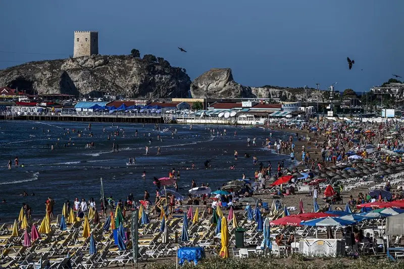 Unexploded shells in Black Sea prompt closure of resorts in Turkey