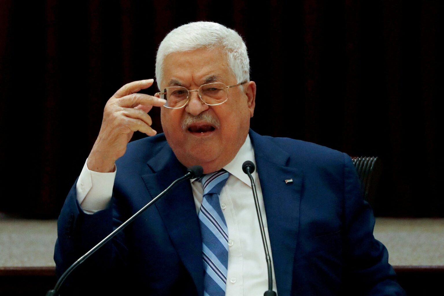 President chairs an emergency leadership meeting, gives instructions to provide protection for Palestinian people