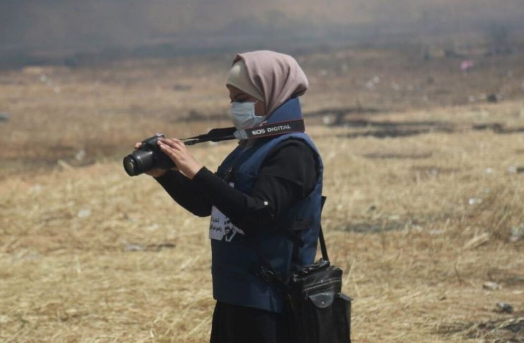 Israeli occupation forces murder a journalist and her family in Gaza