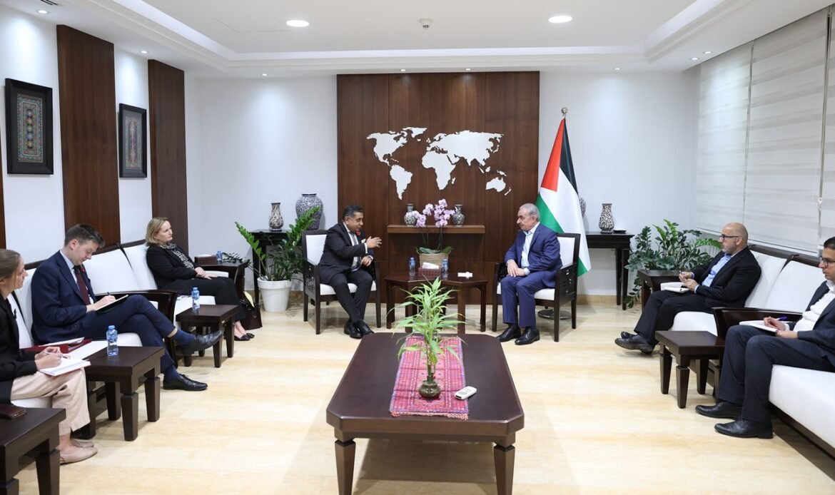 During meetings with British minister, PM Shtayyeh and FM Malki call on the UK to support a ceasefire, bring in aid