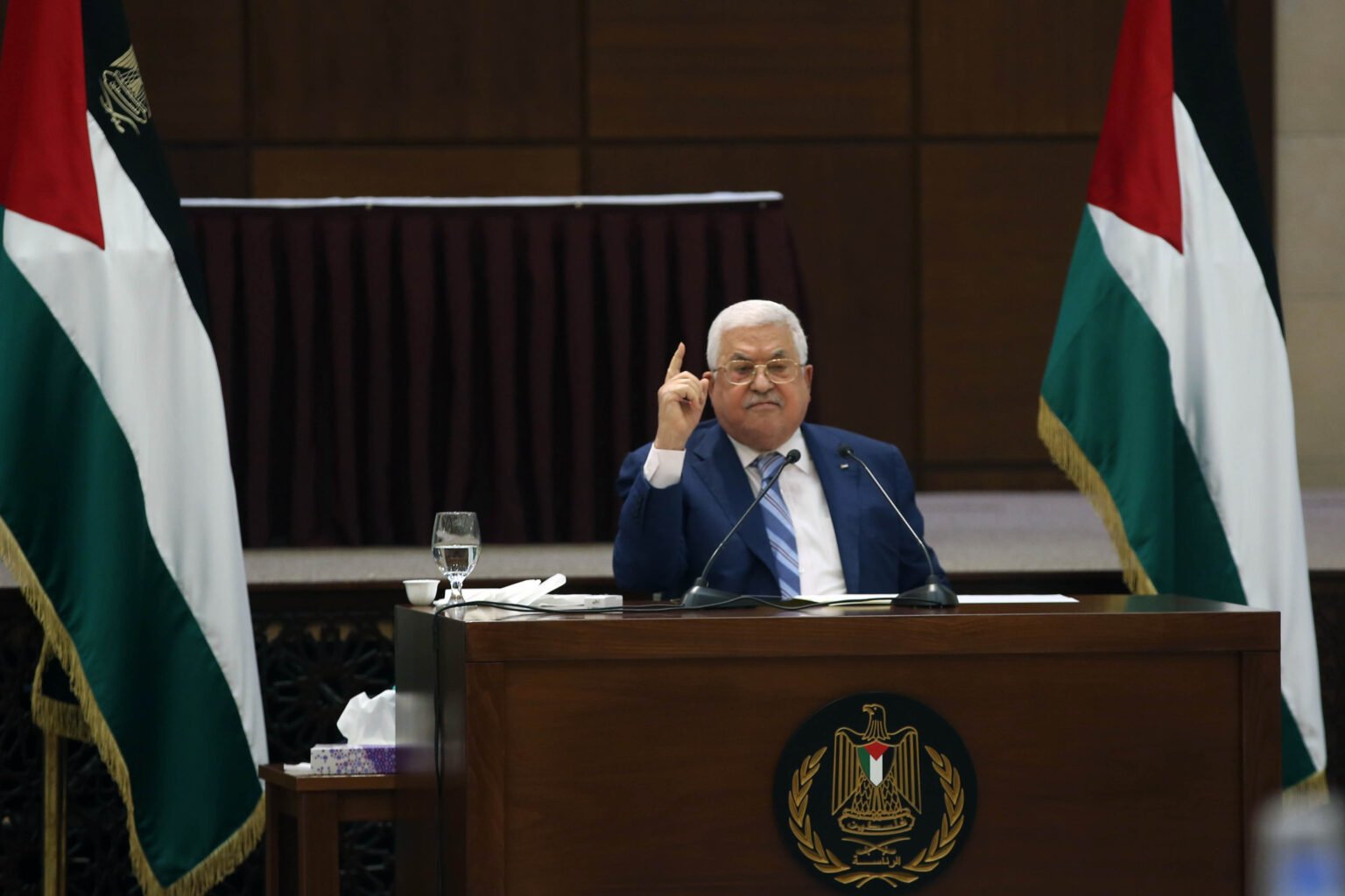 President Abbas underlines need to immediately stop Israeli aggression against Palestinian people in telephone call with chancellor of Austria
