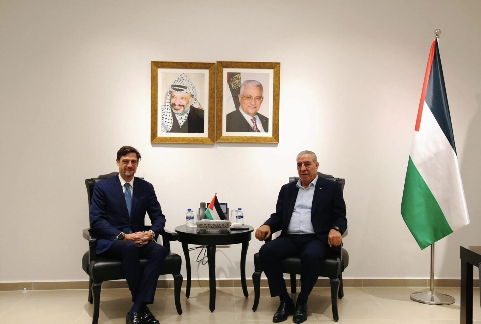 PLO discusses developments with EU Representative in Palestine