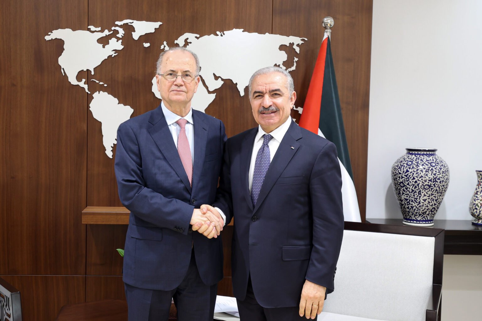 Mohammad Mustafa assumes his duties as PM from Shtayyeh