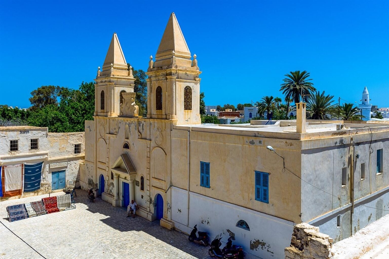 Tunisia, Algeria sign twinning agreement in tourist development