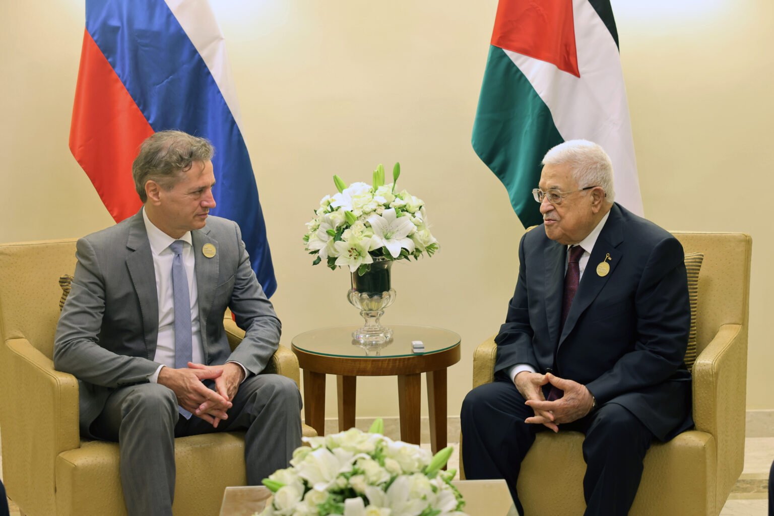 Abbas meet Slovenian Premier on sidelines of “Gaza Conference”