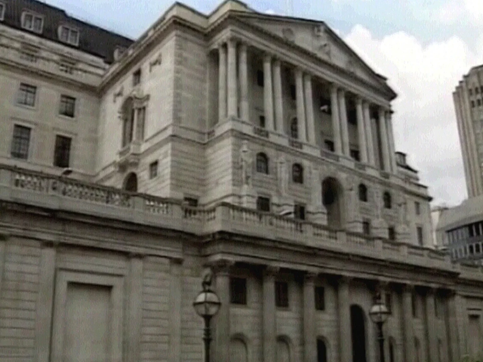 First Bank of England rate cut since 2020 hangs on knife edge