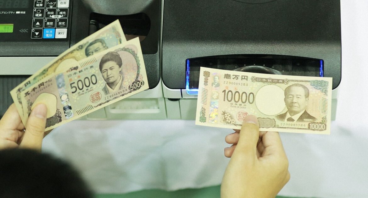 High-tech cash: Japan launches banknotes with hologram portraits