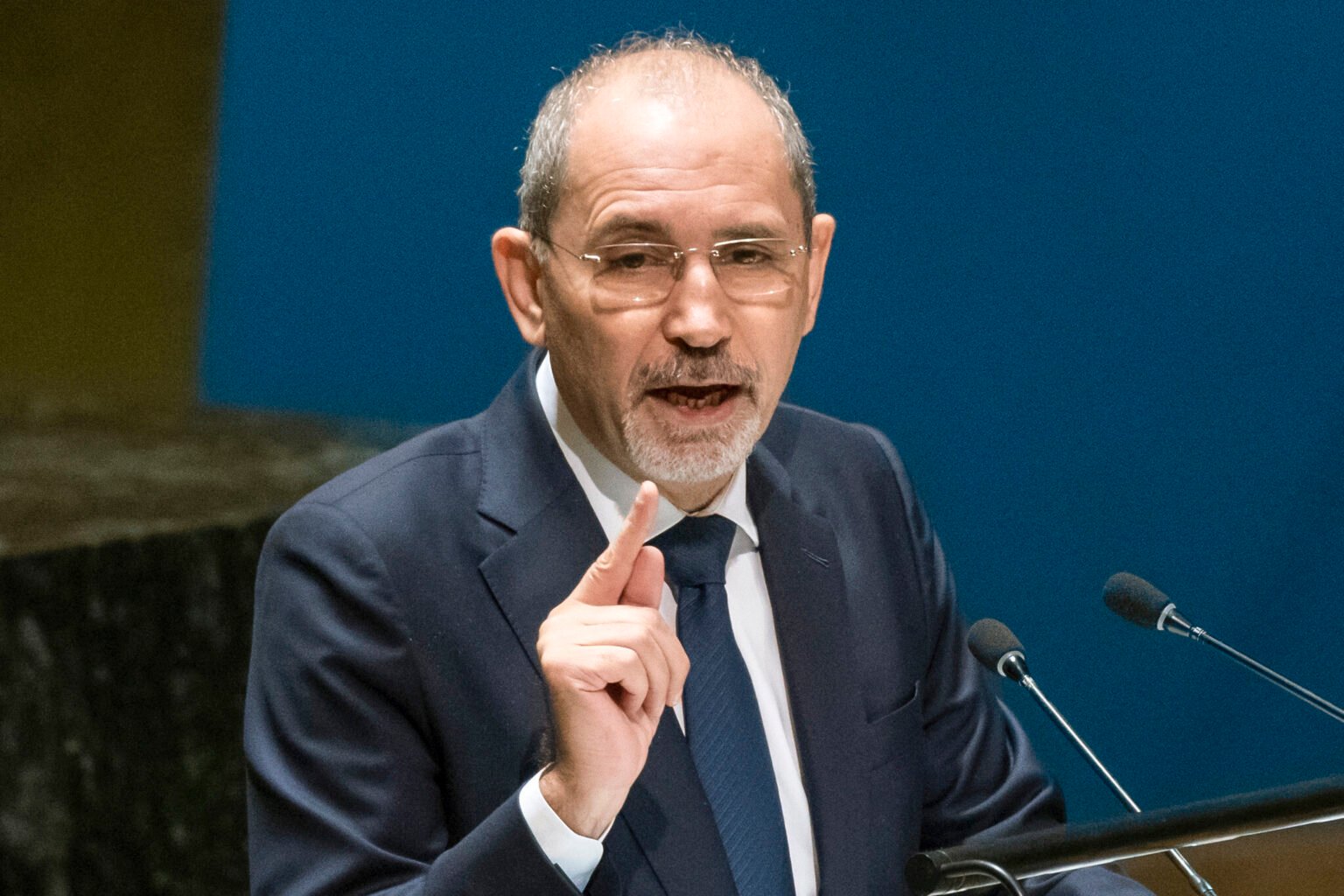 Jordan’s FM meets Egyptian counterpart in Amman