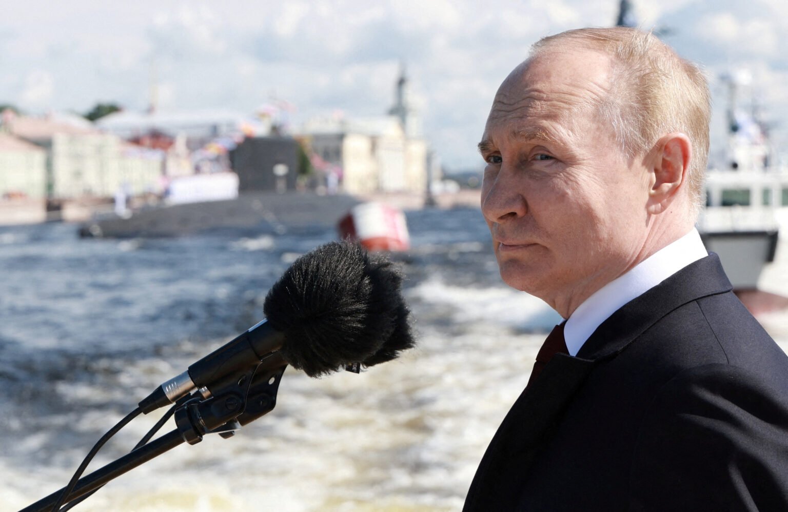 Putin holds meeting with law enforcement officers about Kursk