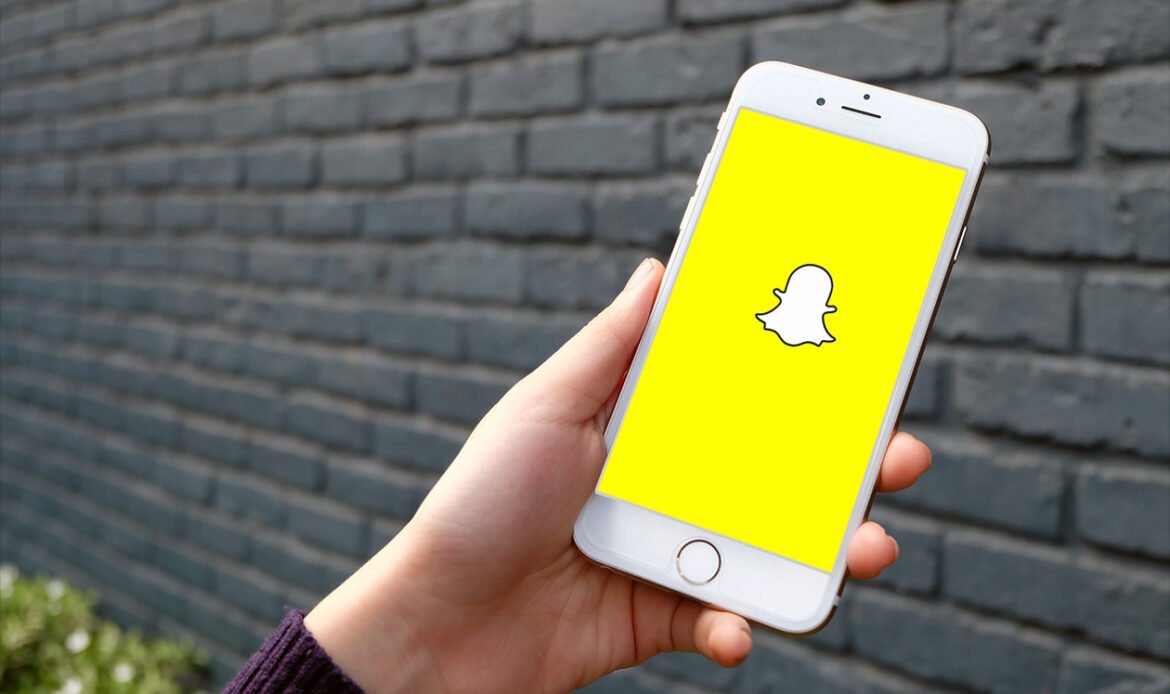 Snapchat gains users but continues to lose money