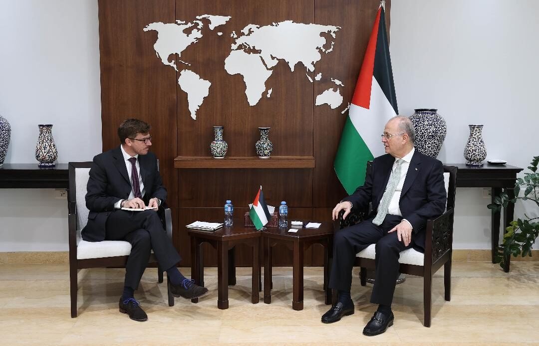 Mustafa discuses importance of enhancing relief efforts with WFP