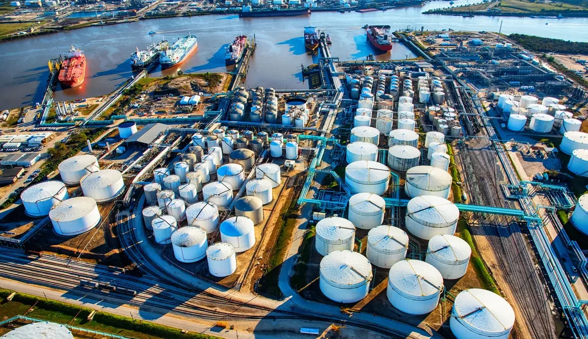 Crude Oil Inventories Decline, Gasoline Stocks Increase